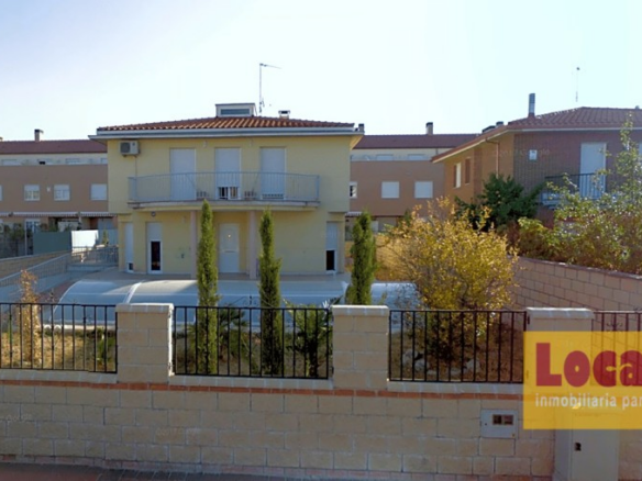 Imagen 1 de Chalet de 4 dormitorios con piscina en Valladolid