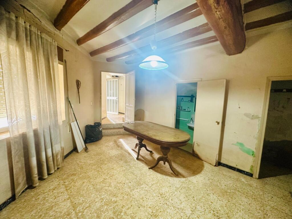 Imagen 2 de Preciosa casa de pueblo esquinera en Godall