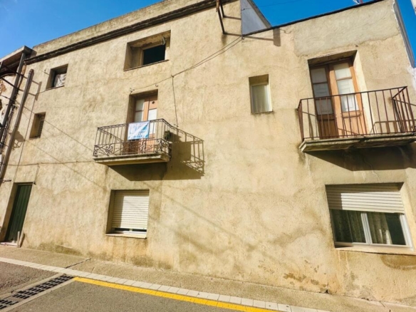 Imagen 1 de Preciosa casa de pueblo esquinera en Godall