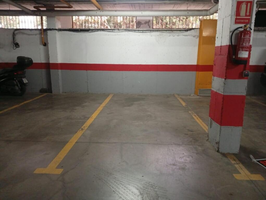 Imagen 4 de Plaza de garaje en venta en Avenida de Jerez!!!