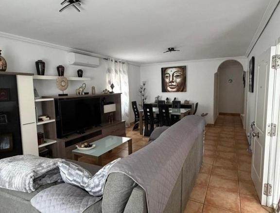 Imagen 1 de Villa unifamiliar con casa independiente