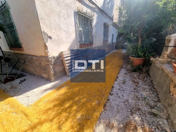 Imagen 2 de Casa en zona Fátima con gran potencial para diseñar a tu gusto. Albacete