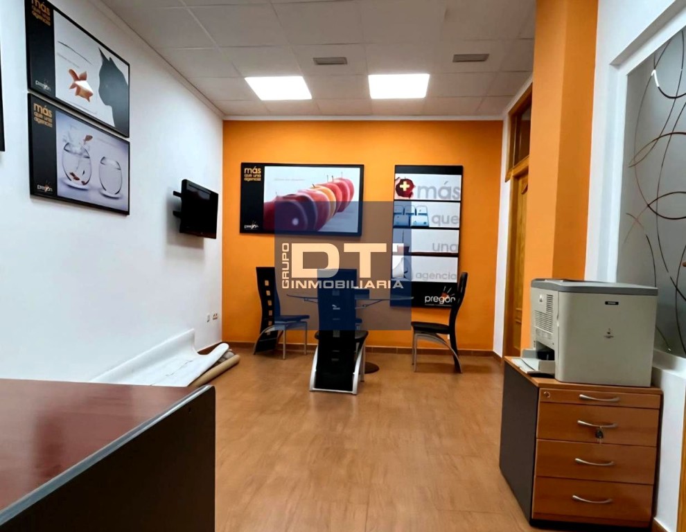 Imagen 2 de Local profesional 145 m² 4 despachos cerca de la Feria Barrio Pilar