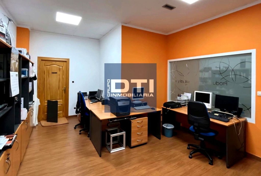 Imagen 3 de Local profesional 145 m² 4 despachos cerca de la Feria Barrio Pilar