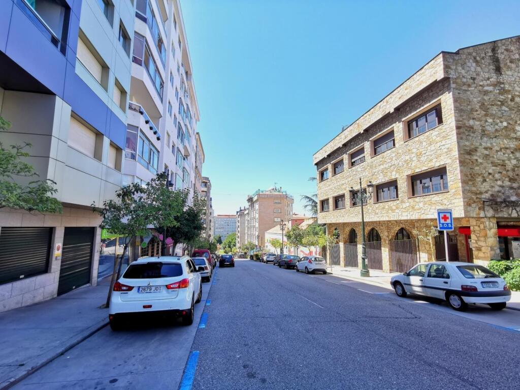 Imagen 2 de OPORTUNIDAD · LOCAL DE HOSTELERÍA LUMINOSO Y CON SALIDA DE HUMOS EN VIGO