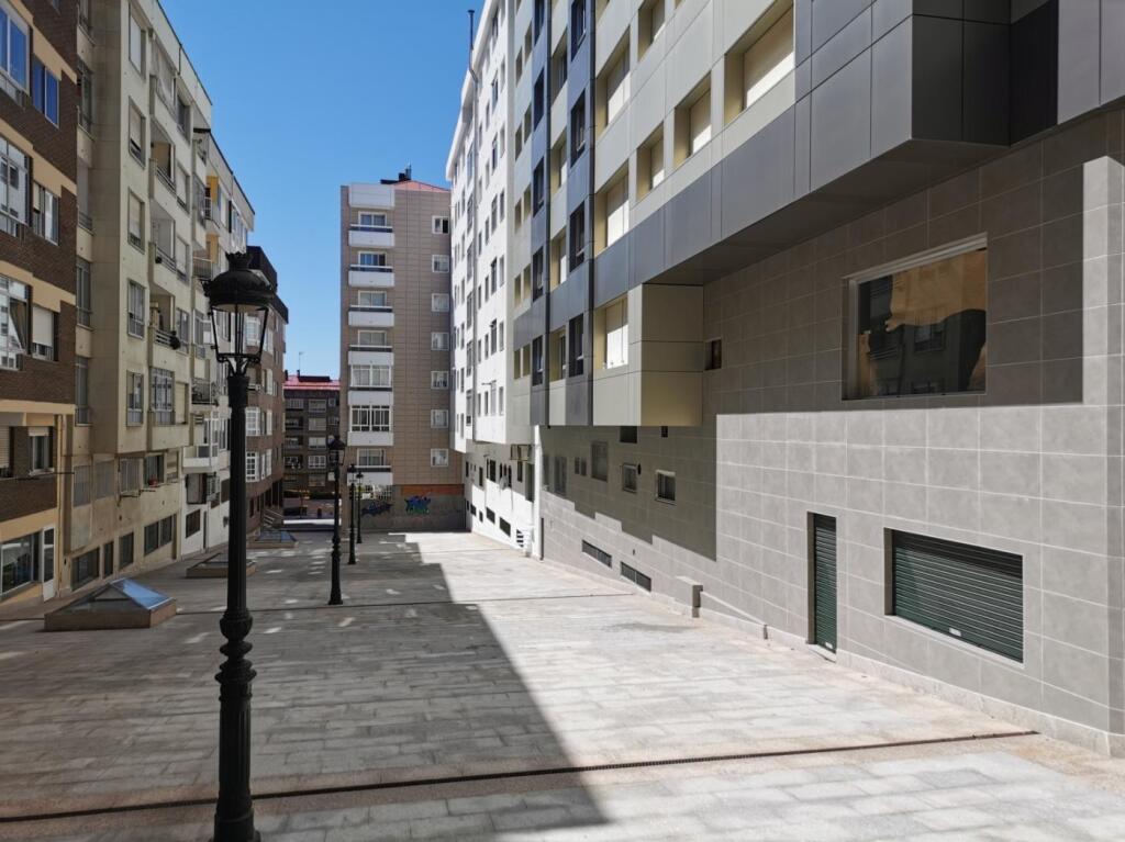 Imagen 3 de OPORTUNIDAD · LOCAL DE HOSTELERÍA LUMINOSO Y CON SALIDA DE HUMOS EN VIGO