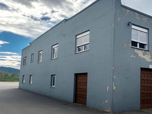 Imagen 1 de Extensa nave con campa a la carta