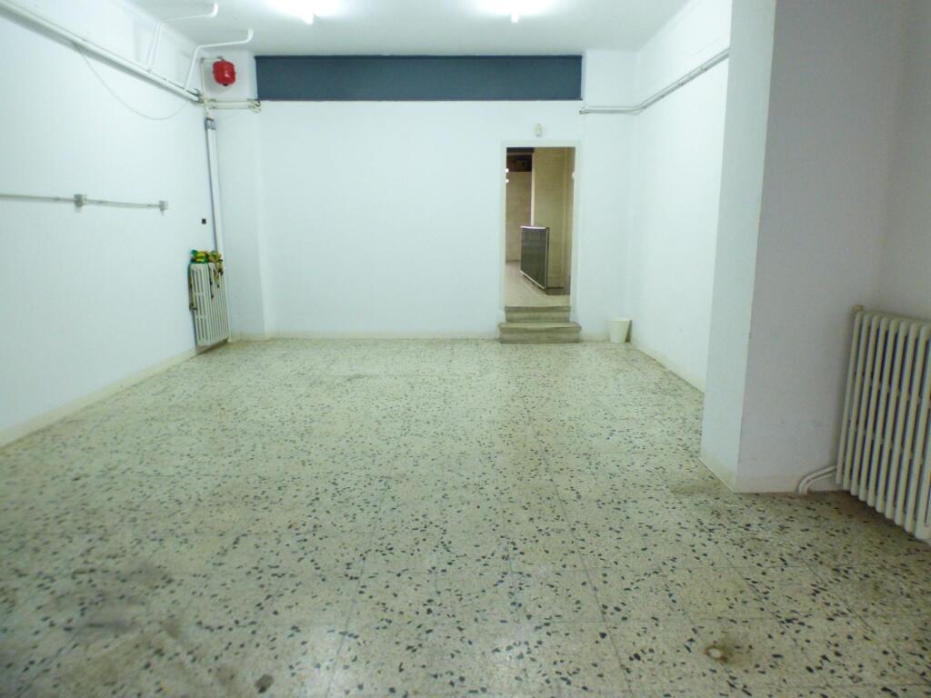 Imagen 2 de Local comercial con entrada de vehículos en alquiler en Manresa – Zona Oms y de Prat