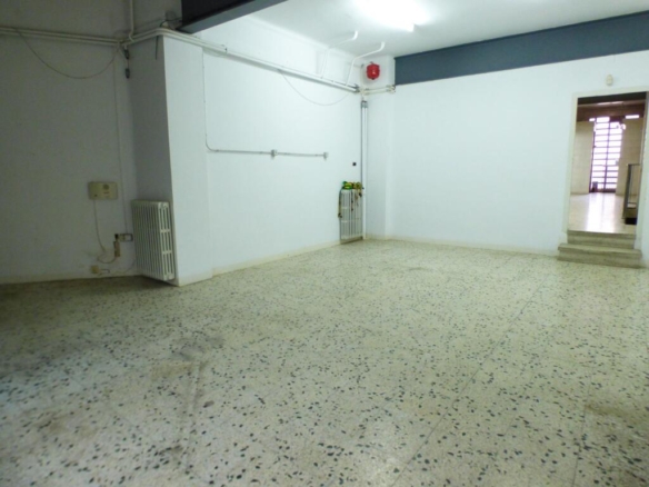 Imagen 4 de Local comercial con entrada de vehículos en alquiler en Manresa – Zona Oms y de Prat