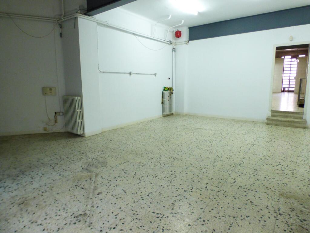 Imagen 4 de Local comercial con entrada de vehículos en alquiler en Manresa – Zona Oms y de Prat