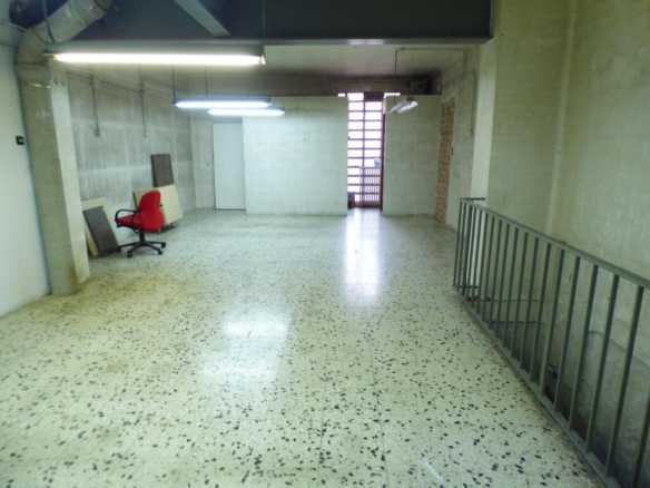 Imagen 1 de Local comercial con entrada de vehículos en alquiler en Manresa – Zona Oms y de Prat - El Club del Propietario Imagen 1 de Local comercial con entrada de vehículos en alquiler en Manresa – Zona Oms y de Prat