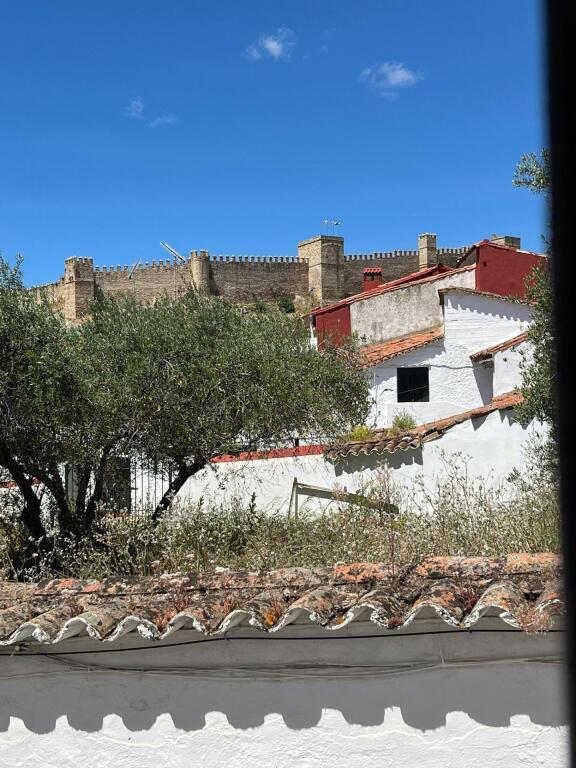 Imagen 1 de Gran casa de pueblo en el centro de Santa Olalla. Ideal inversor!!