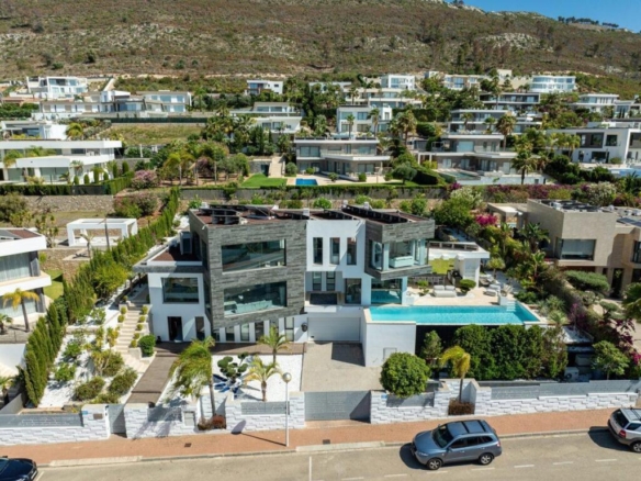 Imagen 3 de Exclusiva villa de lujo con vistas panorámicas en Jávea