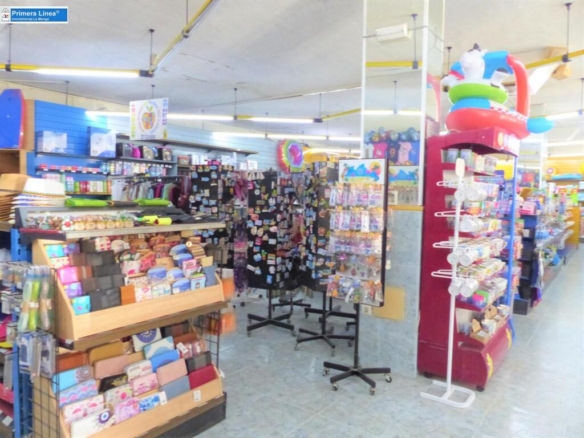 Imagen 3 de Venta de gran local comercial en La Manga