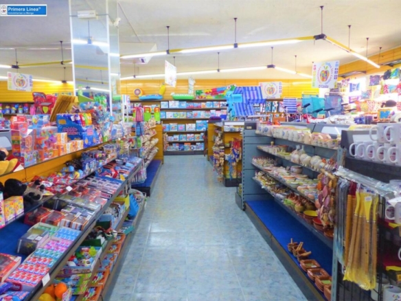 Imagen 1 de Venta de gran local comercial en La Manga