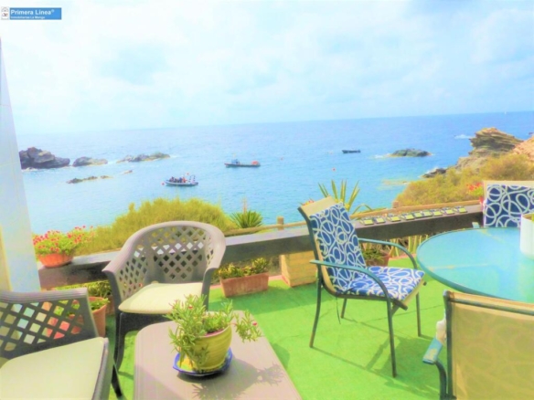 Imagen 2 de VENTA DE CHALET EN 1º LINEA DEL FARO DE CABO DE PALOS