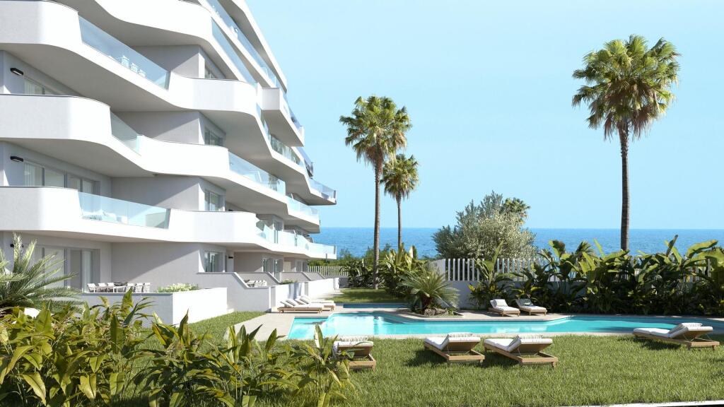 Imagen 2 de Exclusiva promoción de 24 apartamentos turísticos a 200 m del mar –La Torre/Urbanización Mil Palmeras