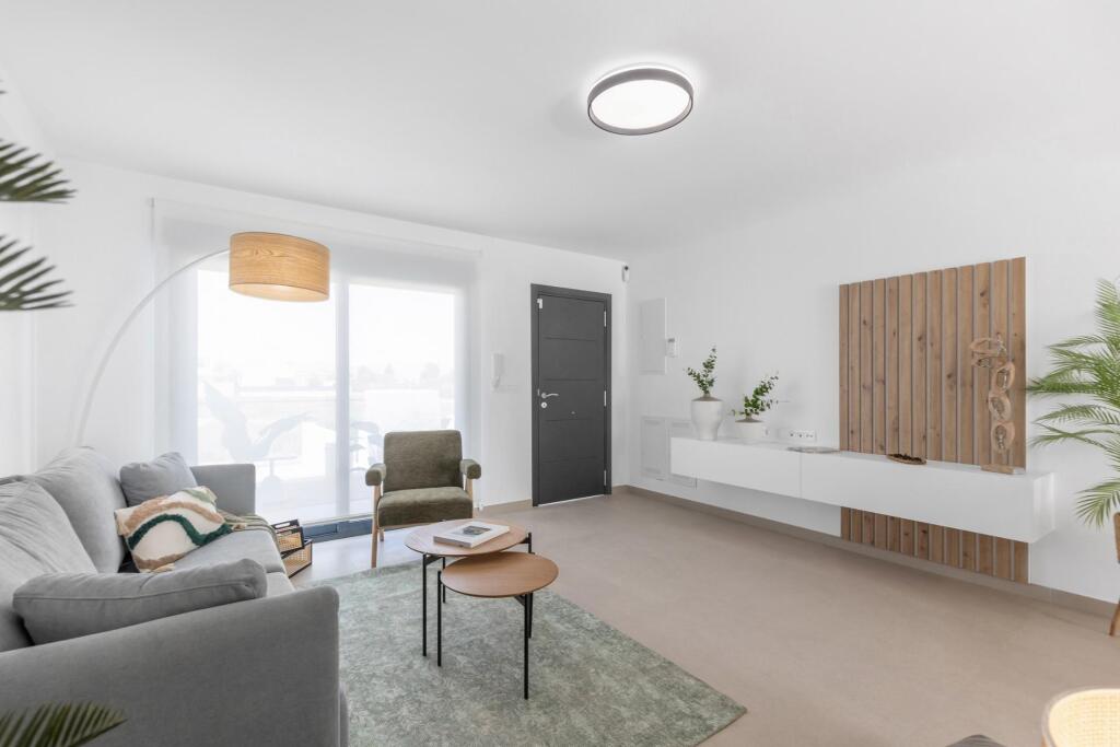 Imagen 2 de Casas adosadas de obra nueva con solárium y sótano en Rafal