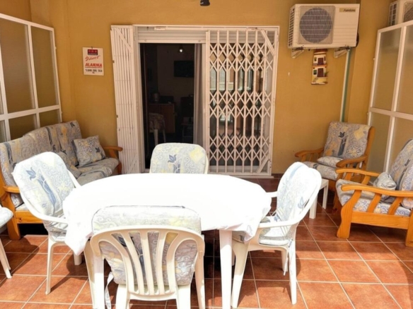 Imagen 4 de Oportunidad en Moncofa: Apartamento en segunda linea de mar con amplia terraza y entrada independiente.