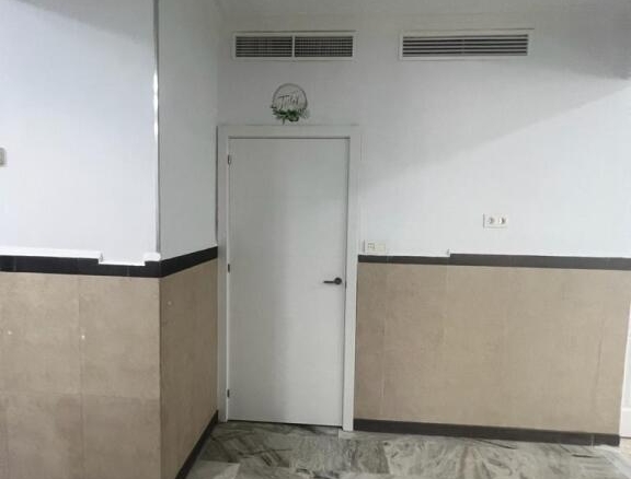 Imagen 3 de LOCAL COMERCIAL DIÁFANO A PIE DE CALLE EN SEVILLA ESTE