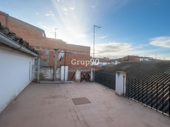 Imagen 2 de Casa de pueblo única en Artesa de Lleida + local + almacén