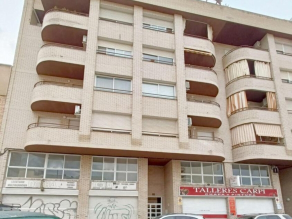 Imagen 2 de LOCAL COMERCIAL A PIE DE CALLE EN PARDINYES