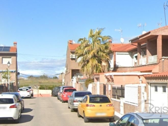 Imagen 1 de CHALET ADOSADO EN VENTA EN EL VISO DE SAN JUAN