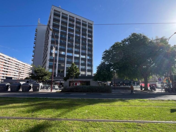 Imagen 1 de Venta de Local en Avda. San Francisco Javier - El Club del Propietario Imagen 1 de Venta de Local en Avda. San Francisco Javier