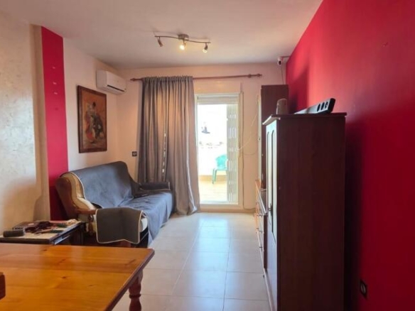 Imagen 1 de Exclusivo Ático con Terraza Orientación Sur en el Corazón de Roquetas de Mar