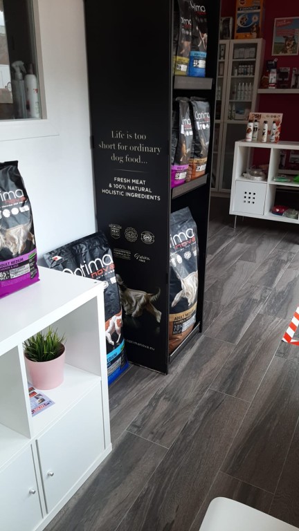 Imagen 2 de SE ALQUILA EN SABINILLAS LOCAL COMERCIAL EN EL CENTRO DEL NÚCLEO URBANO