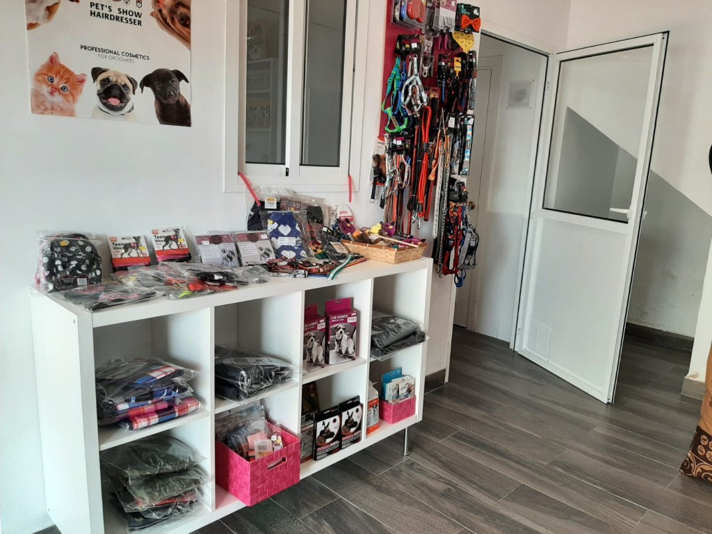 Imagen 4 de SE ALQUILA EN SABINILLAS LOCAL COMERCIAL EN EL CENTRO DEL NÚCLEO URBANO