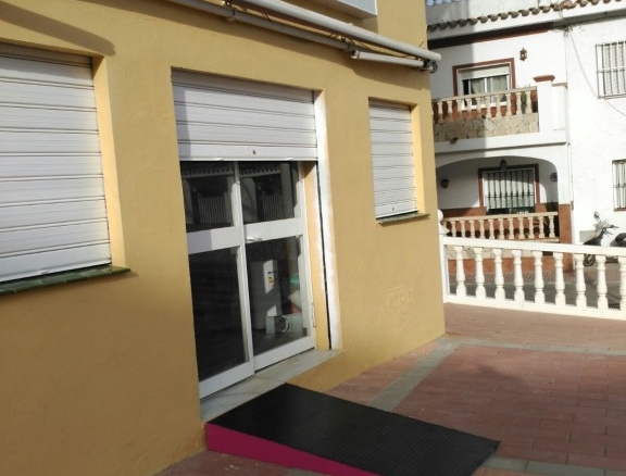 Imagen 1 de SE ALQUILA EN SABINILLAS LOCAL COMERCIAL EN EL CENTRO DEL NÚCLEO URBANO - El Club del Propietario Imagen 1 de SE ALQUILA EN SABINILLAS LOCAL COMERCIAL EN EL CENTRO DEL NÚCLEO URBANO