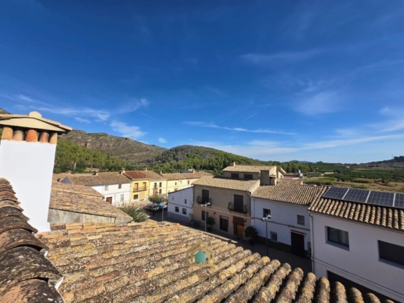 Imagen 1 de ESPECTACULAR VIVIENDA REFORMADA CON VISTAS A LA MONTAÑA