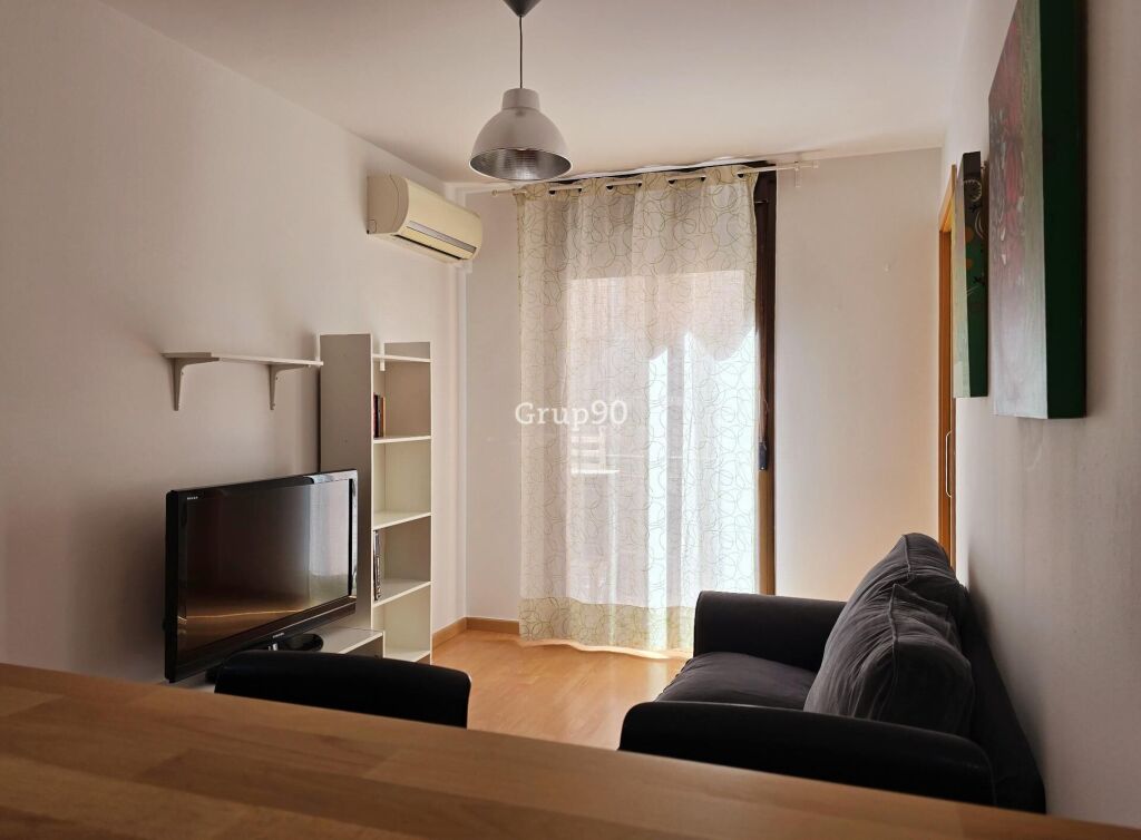 Imagen 3 de EXCELENTE PISO AMUEBLADO DE 2 HABITACIONES EN EL CENTRO HISTÓRICO.