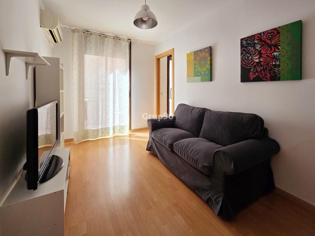 Imagen 1 de EXCELENTE PISO AMUEBLADO DE 2 HABITACIONES EN EL CENTRO HISTÓRICO.