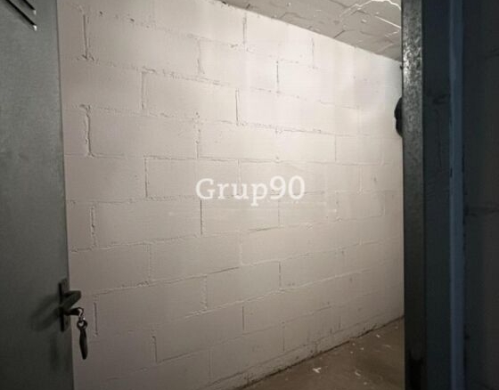 Imagen 3 de En venta amplia plaza de parking con trastero en Av. Garrigues