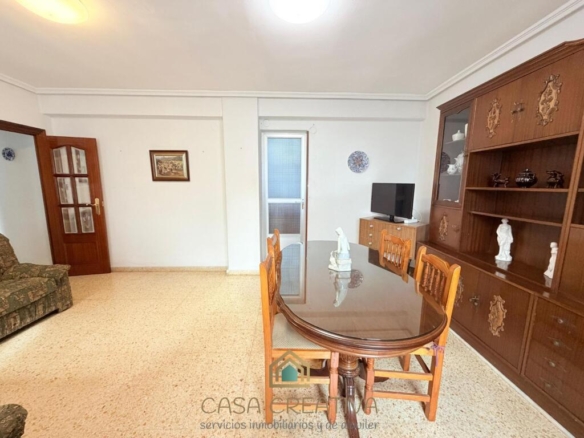 LUMINOSO Y MUY BIEN COMUNICADO