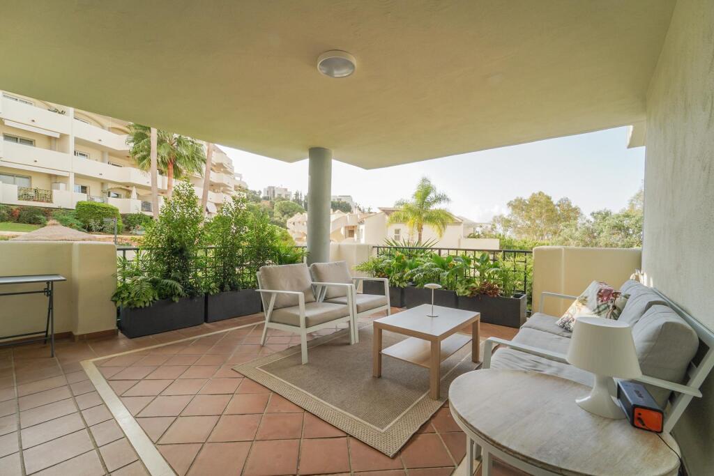 luz y tranquilidad en Elviria – Apartamento exclusivo con terraza.