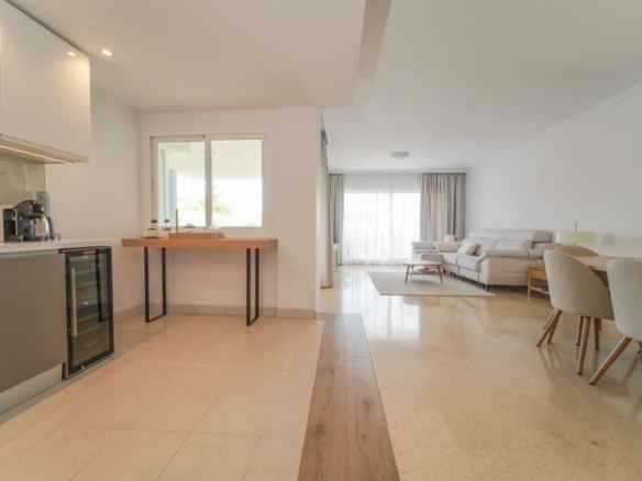 luz y tranquilidad en Elviria – Apartamento exclusivo con terraza.