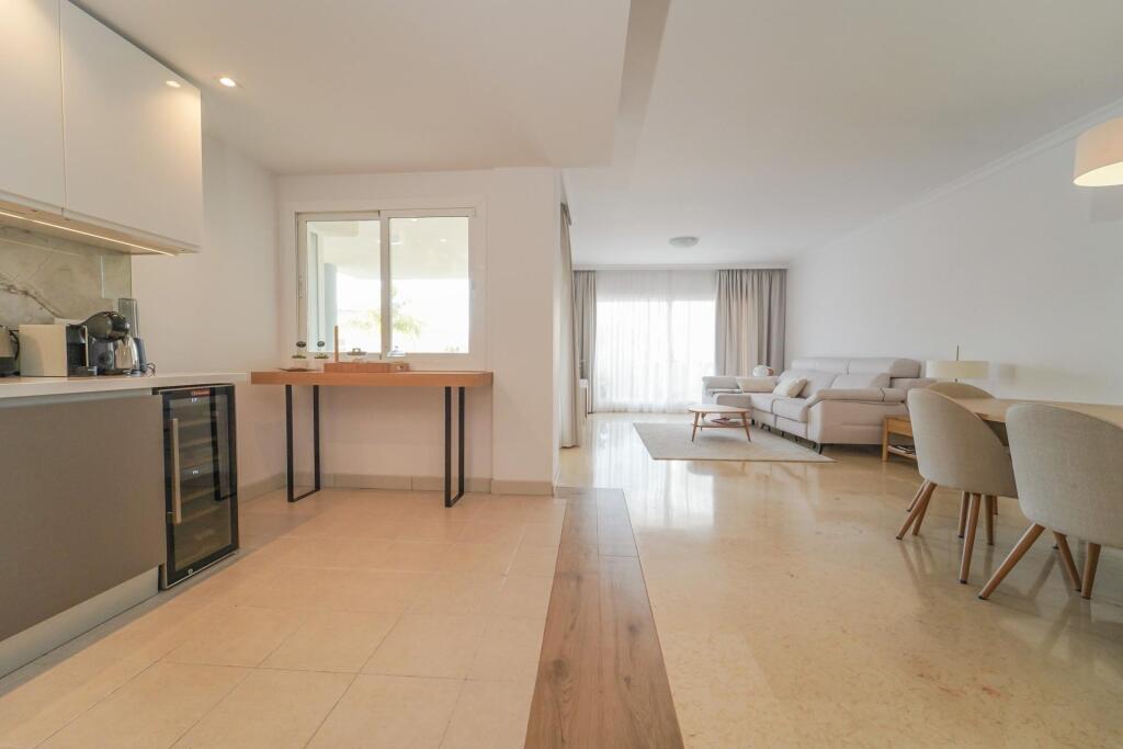 luz y tranquilidad en Elviria – Apartamento exclusivo con terraza.
