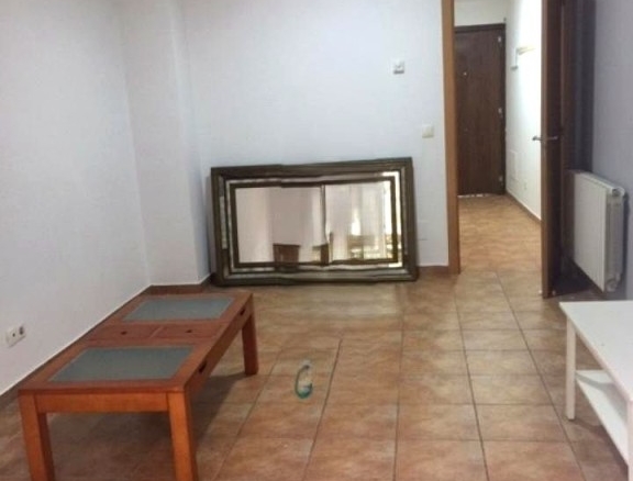 Imagen 2 de Chalet adosado con jardín y parking