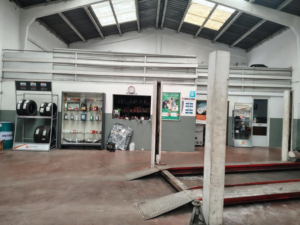 Imagen 1 de Atractiva nave 600 metros y campa