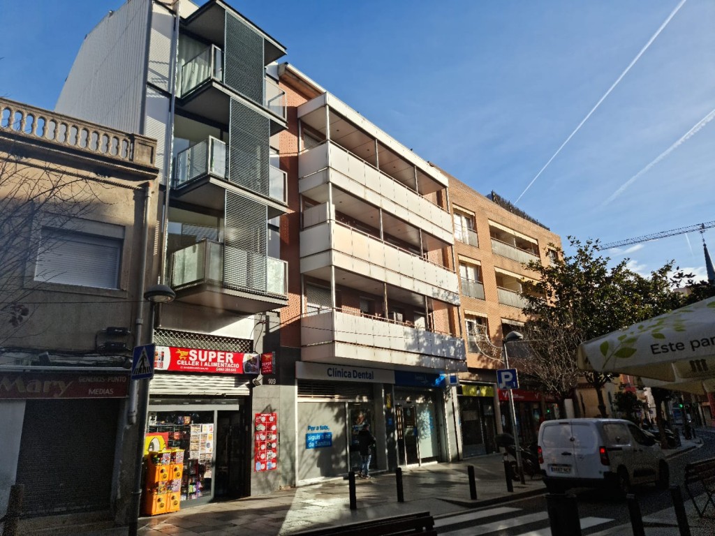 Imagen 1 de Local comercial en Venta en Cornellá De Llobregat Barcelona ALMEDA