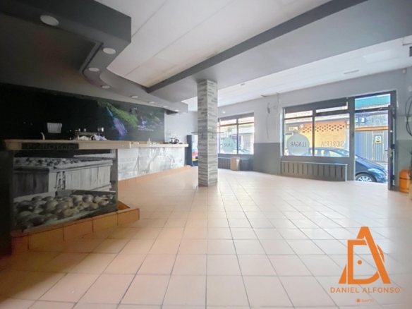 Imagen 1 de Gran local con terraza y múltiples posibilidades