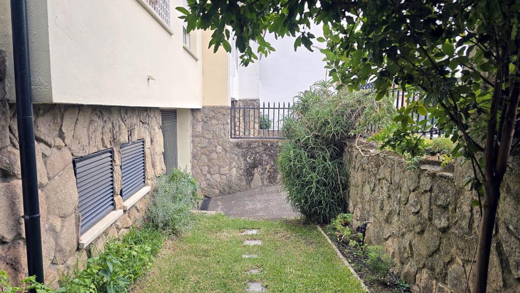 Imagen 2 de EN VENTA CHALET PAREADO DE CUATRO PLANTAS EN EL CENTRO URBANO DE PLASENCIA