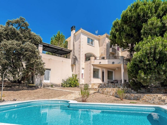 Imagen 1 de VIVIENDA UNIFAMILIAR DE DISEÑO CON PISCINA PRIVADA EN LA URBANIZACIÓN JARABELTRÁN