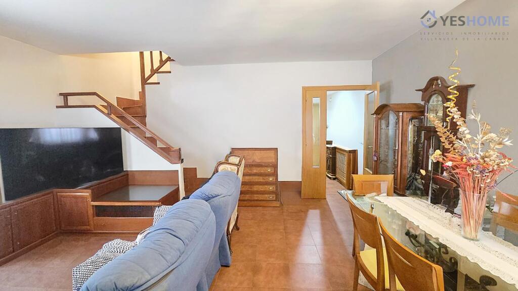 Imagen 2 de EN VENTA CHALET PAREADO DE TRES PLANTAS EN EL CENTRO URBANO DE VALDEMORILLO.