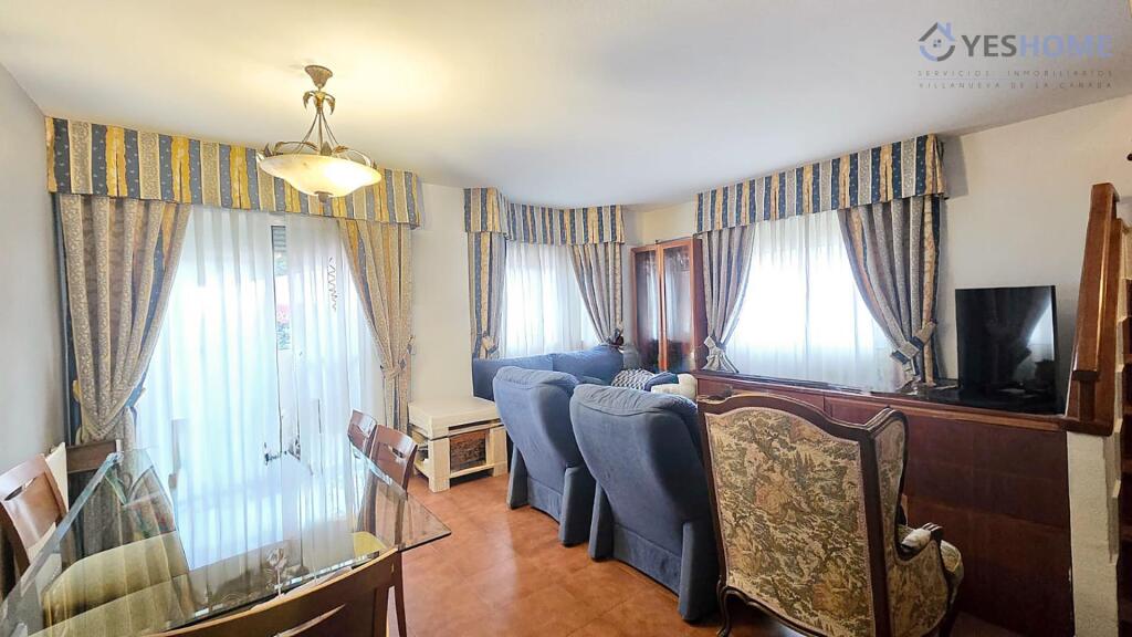 Imagen 3 de EN VENTA CHALET PAREADO DE TRES PLANTAS EN EL CENTRO URBANO DE VALDEMORILLO.