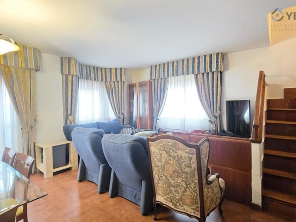 Imagen 1 de EN VENTA CHALET PAREADO DE TRES PLANTAS EN EL CENTRO URBANO DE VALDEMORILLO.