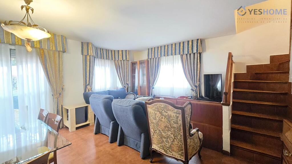 Imagen 1 de EN VENTA CHALET PAREADO DE TRES PLANTAS EN EL CENTRO URBANO DE VALDEMORILLO.